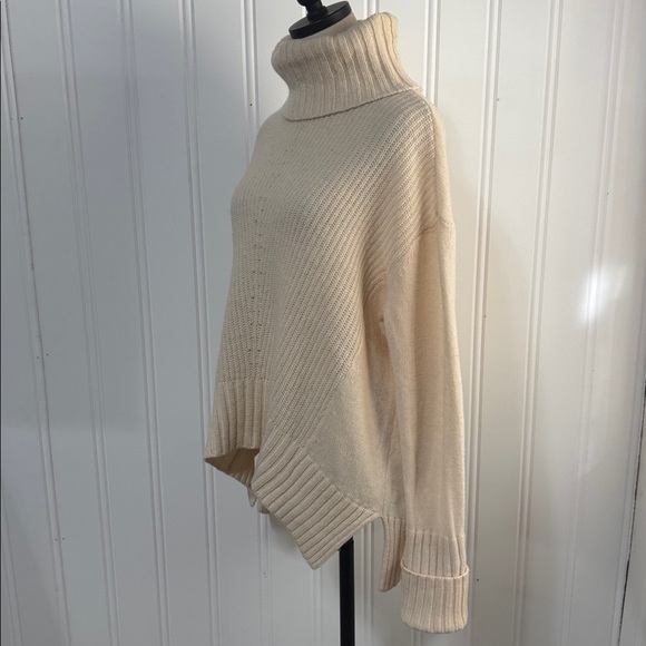 Moth Anthropologie Oversized Wool Blend Cream Turtleneck Sweater size S - Picture 2 of 12